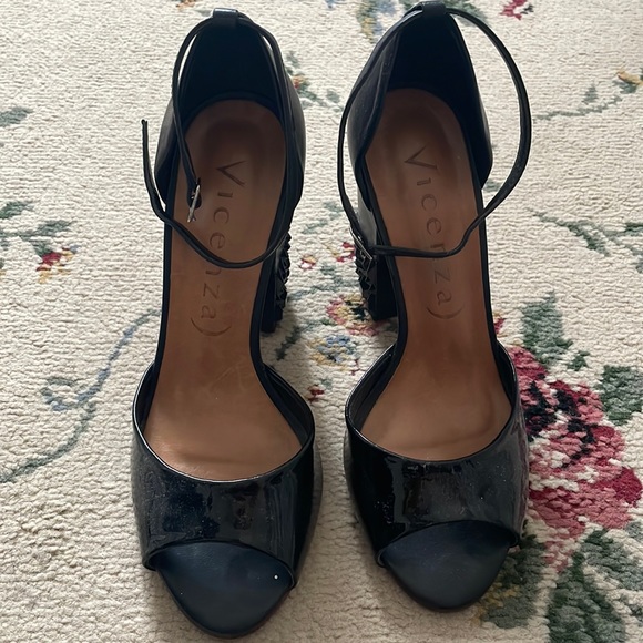 Vicenza black heels - Picture 1 of 3